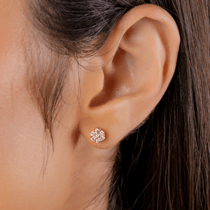 Brinco em Ouro 18K Flor com Diamantes - AU4093