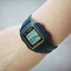 Relógio Casio F-201WA-9ADF