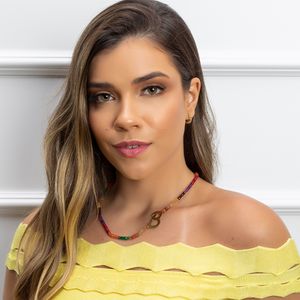 Gargantilha em Ouro 18K Letra B com Pedras Naturais  - AU8074