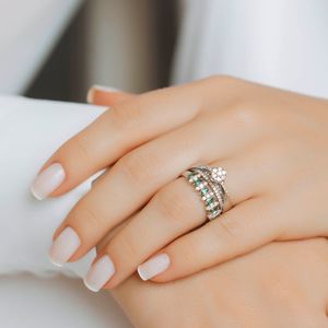 Anel em Ouro Branco 18k com Esmeraldas e Diamantes - AU9001