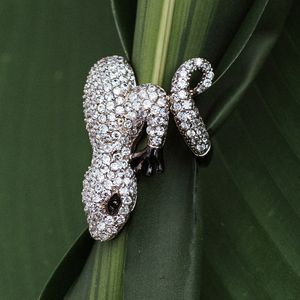 Anel de Prata 925 Negro Lagarto com Zircônias em Banho de Ródio - PL12936