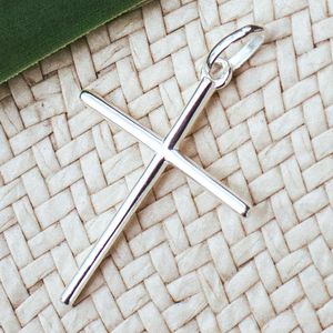 Pingente Cruz Lisa M em Prata 925 - PL12946