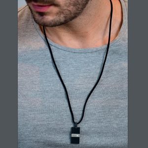 Colar Masculino em Aço e Placa com Titânio e Camurça - PL13222