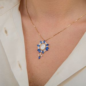 Pingente em Ouro 18K Nossa Senhora com Madre pérola - AU4707