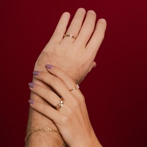 Aliança Feminina 3MM com Friso e Diamante em Ouro 18K - AU13243
