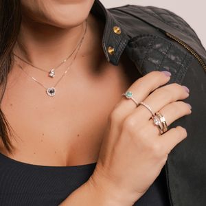 Anel Esmeralda e Diamantes em Ouro Branco 18K - AU13770