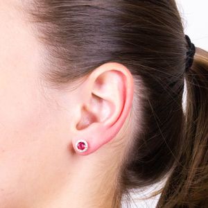 Brinco Redondo com Zircônia Rubi em Prata 925 - PL25700